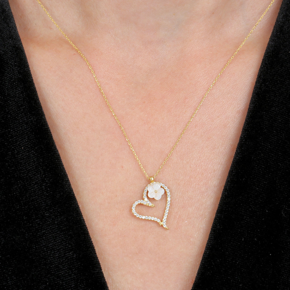 Serene Heart Bloom Necklace In Gold
