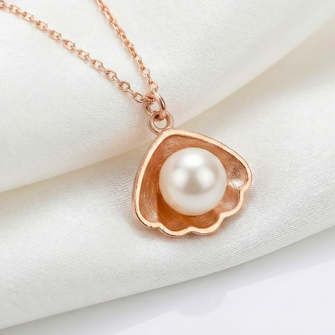 Sparkling Oyster Necklace in Rose Gold