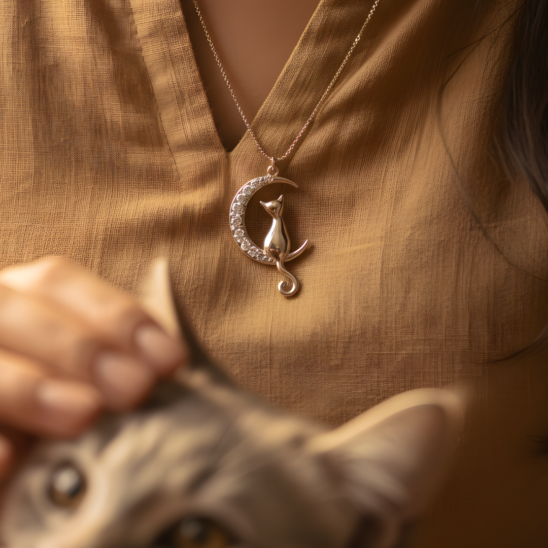 Sparkling Curious Cat Necklace In Rose Gold