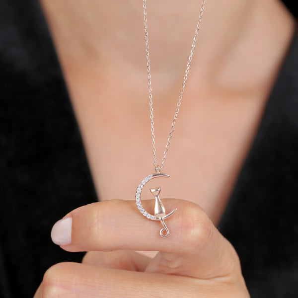 Sparkling Curious Cat Necklace In Rose Gold
