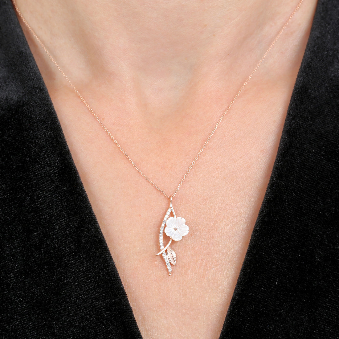 The Whispering Vine Set In Rose Gold