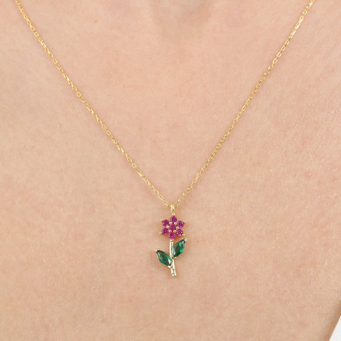 Flower Innocence Fuchsia & Emerald Necklace In Gold