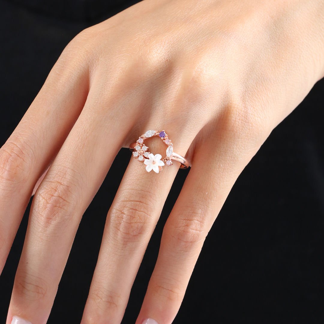 Petal-Kissed Wreath Ring – Rose-Gold