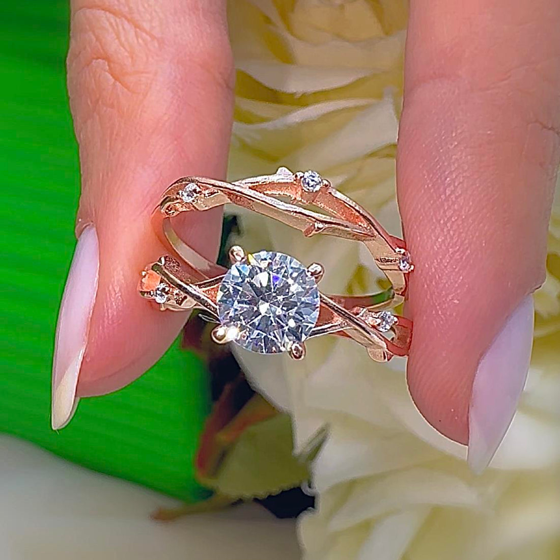 Ivy-Wrapped Solitaire Ring – Rose-Gold