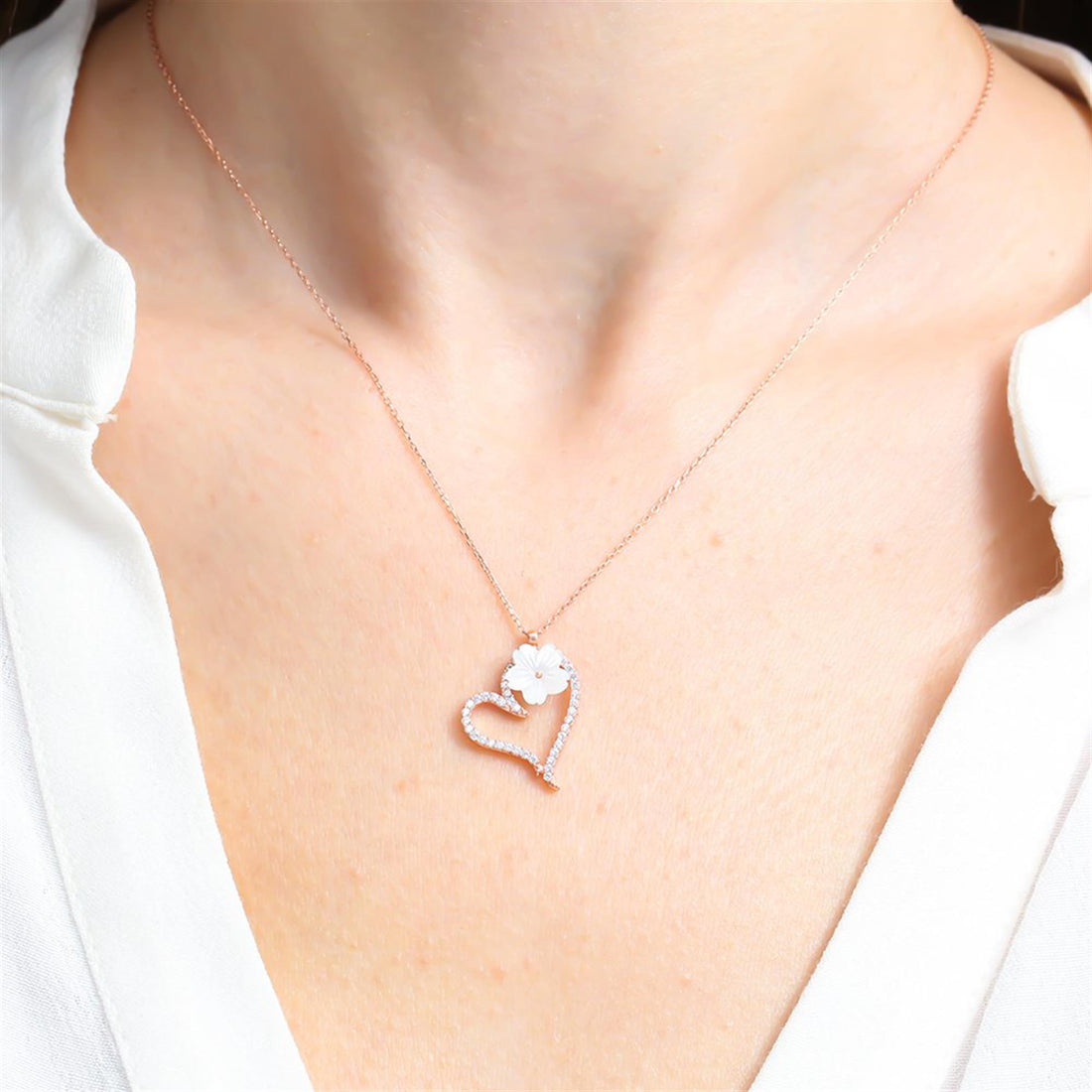 Serene Heart Bloom Necklace In Rose Gold