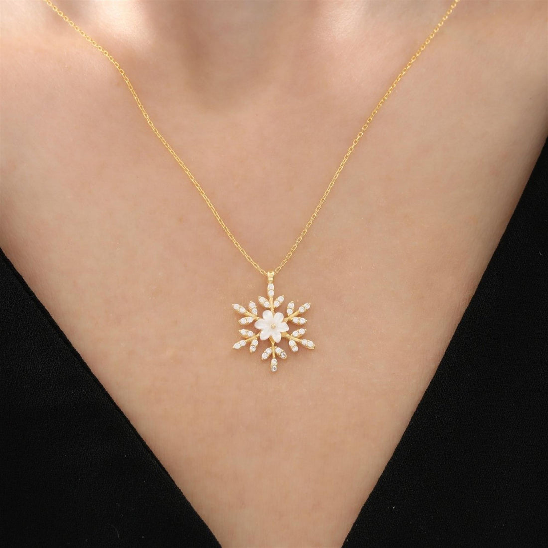 Crystal Snowflake Flower Necklace In Gold
