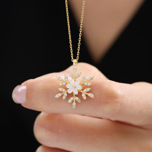 Crystal Snowflake Flower Necklace In Gold